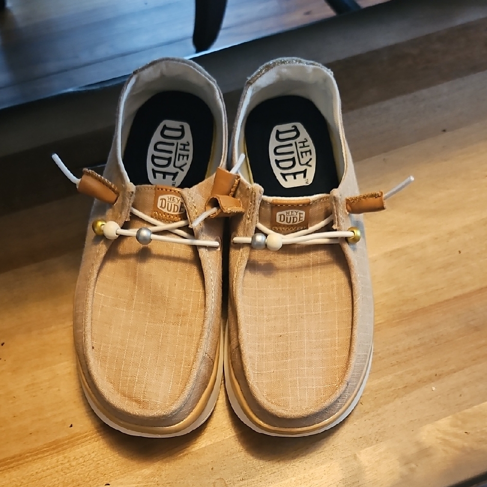 Hey Dudes Tan Women's Shoes Size 7